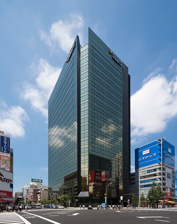 クリニックが入居するビル外観